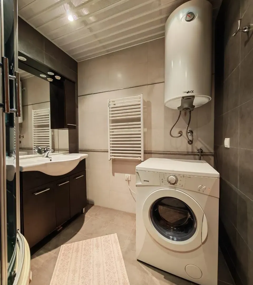 Prodaja, jednosoban stan, 85m², Lazi, Budva