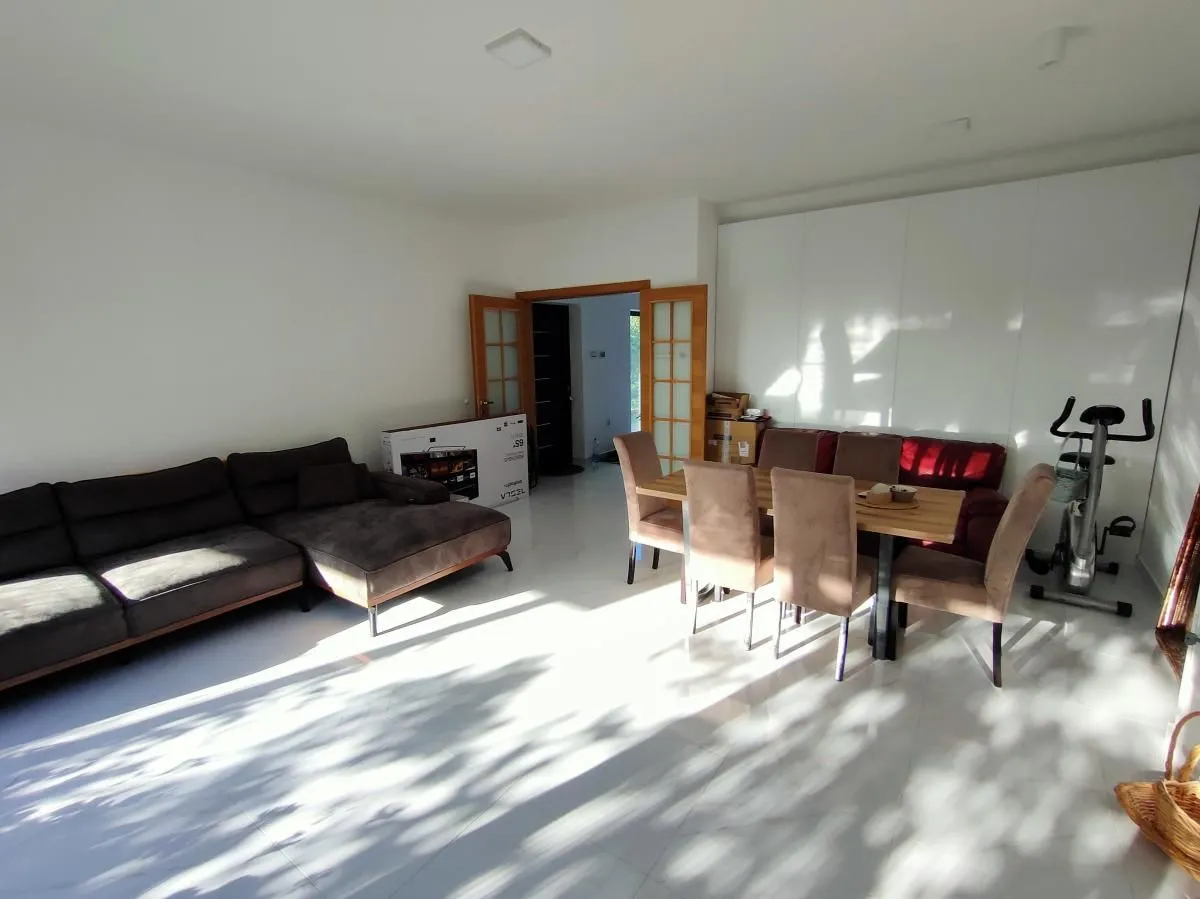 Izdavanje, kuća, 230m², Sremska Kamenica, Petrovaradin