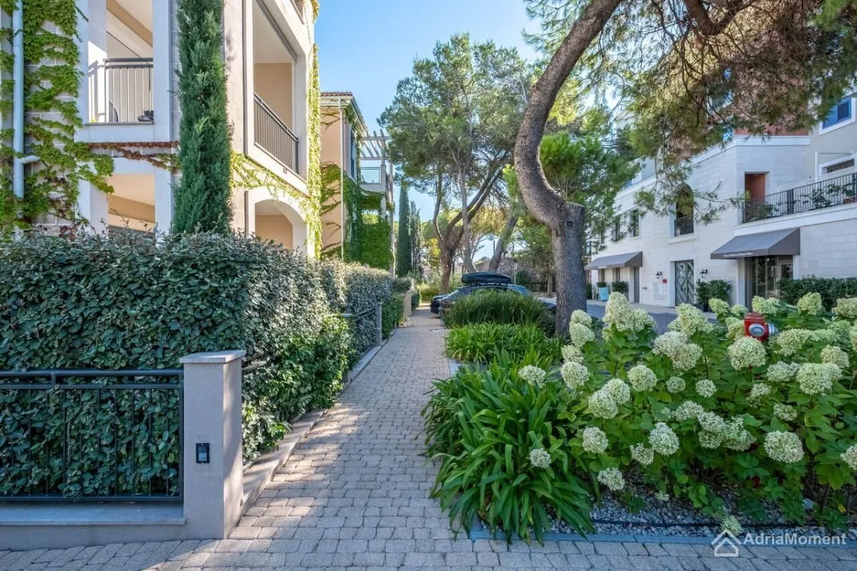 Prodaja, jednosoban stan, 57m², Radovići, Tivat
