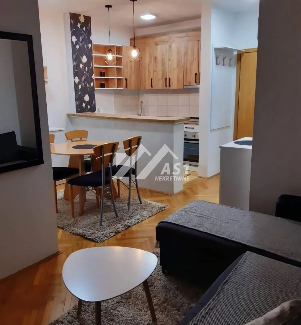Izdavanje, jednosoban stan, 39m², Bulevar Oslobodjenja, Novi Sad Sve Podlokacije