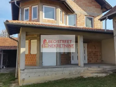 Prodaja, kuća, 188m², Petrovac na Mlavi, Srbija - image 1