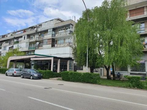 Rent, office space, 95m², Centar, Nikšić - image 1