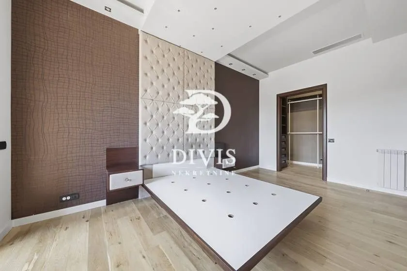 Izdavanje, stan, 205m², Dedinje Sve Podlokacije, Beograd