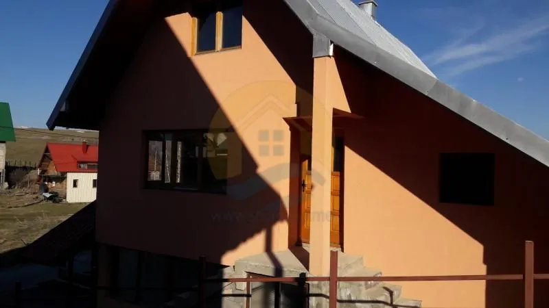 Exterior view of the house with facade and entrance stairs.