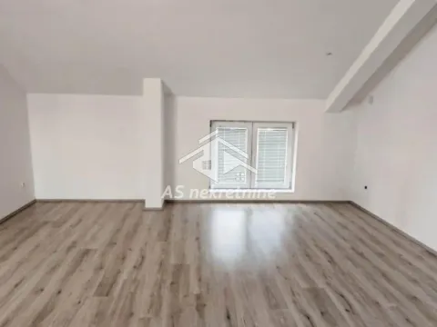 Izdavanje, trosoban stan, 74m², Gradska Bolnica, Zvezdara Sve Podlokacije - image 2