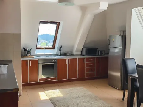 Izdavanje, trosoban stan, 120m², Centar, Podgorica - image 2