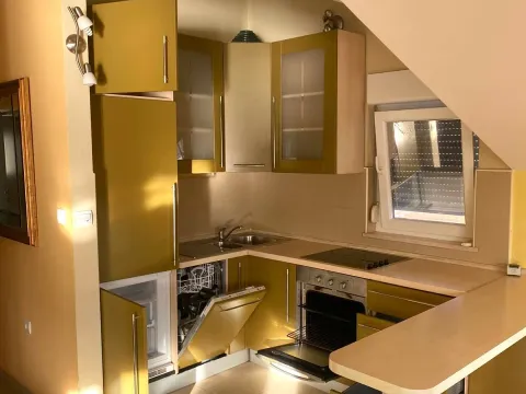 Izdavanje, dvosoban stan, 100m², Centar, Herceg Novi - image 4