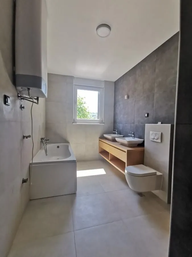 Prodaja, četvorosoban stan, 124m², Sremska Kamenica, Petrovaradin