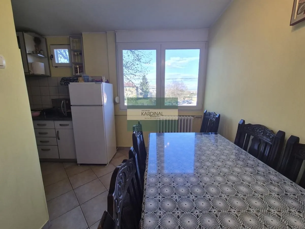 Prodaja, trosoban stan, 73m², Centar, Jagodina