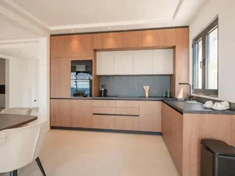 Izdavanje, kuća, 318m², Reževići, Budva - image 19