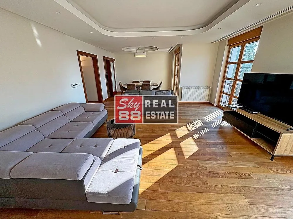 Rent, four bedroom apartment, 155m², Savski Venac, Beograd