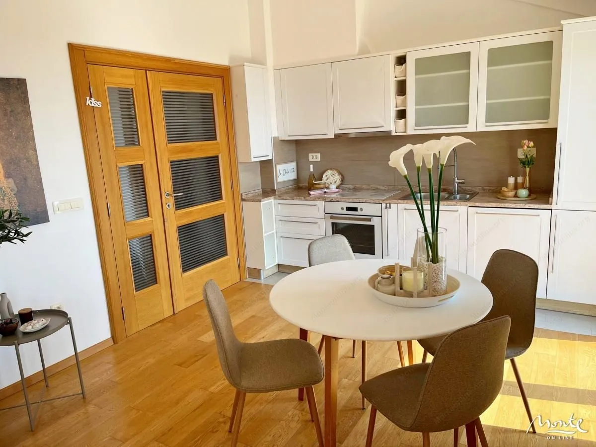 Prodaja, trosoban stan, 99m², Tivat, Crna Gora