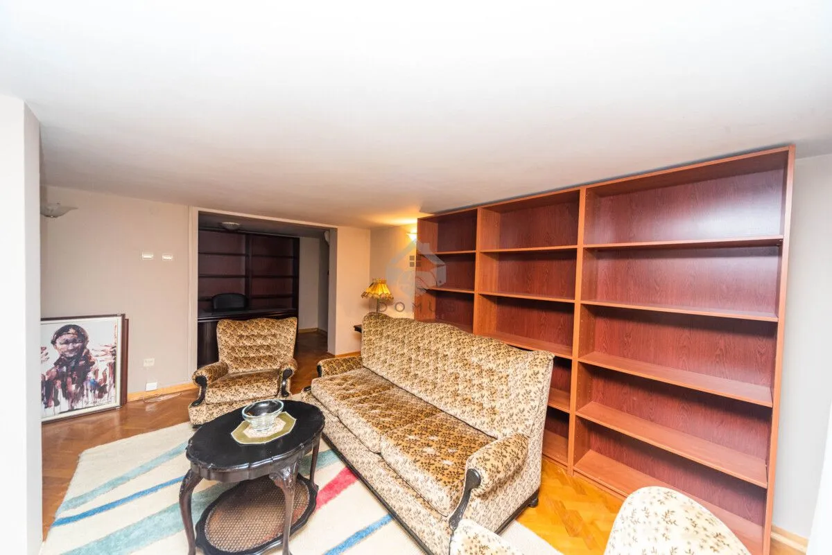 Izdavanje, kuća, 380m², Gorica C, Podgorica