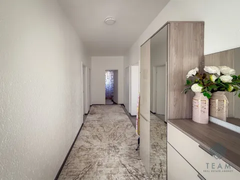 Rent, two bedroom apartment, 105m², Tološi, Podgorica - image 10