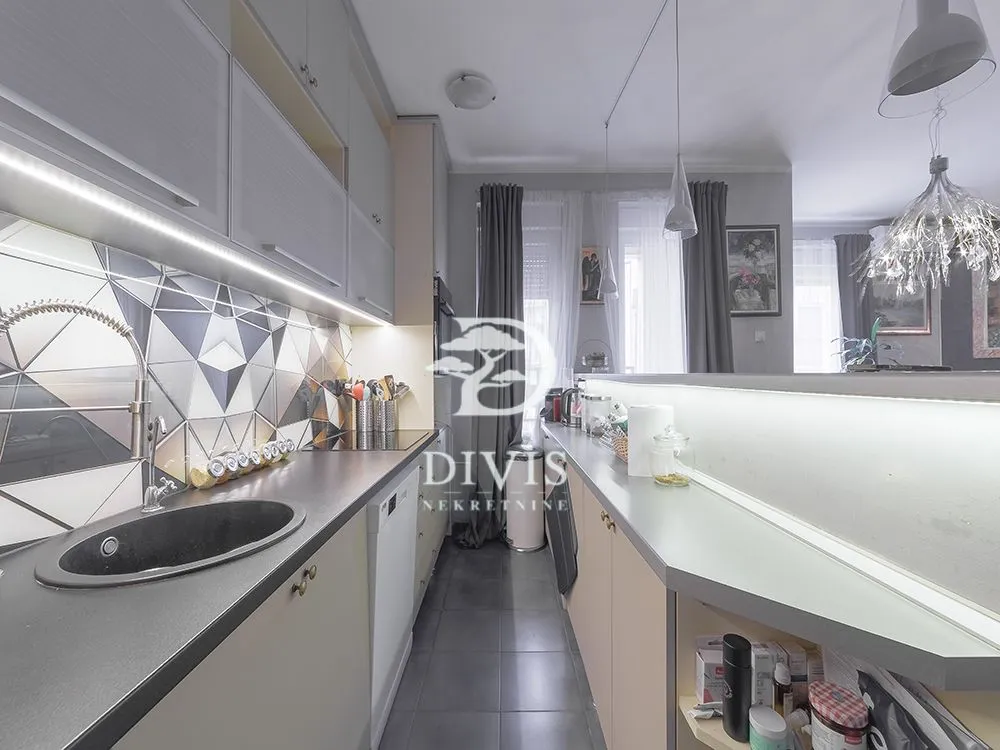 Sale, apartment, 196m², Neimar, Vračar Sve Podlokacije