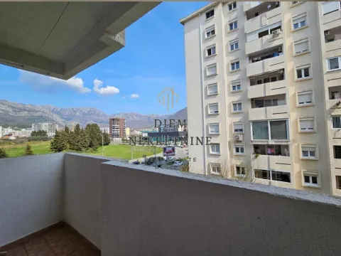 Izdavanje, jednosoban stan, 55m², Centar, Bar - image 2