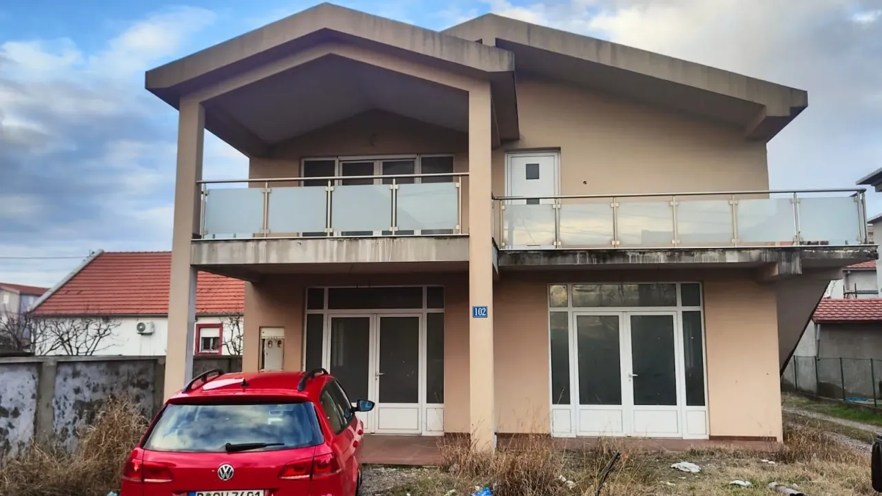 Sale, house, 250m², Karaburško Polje, Podgorica