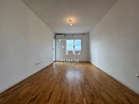 Izdavanje, dvosoban stan, 70m², Stari Aerodrom, Podgorica - image 1