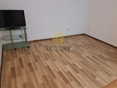 Poslovni prostor in Tološi