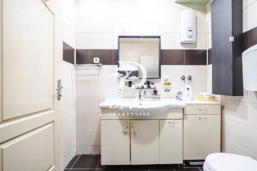 Prodaja, trosoban stan, 68m², Sarajevska, Beograd