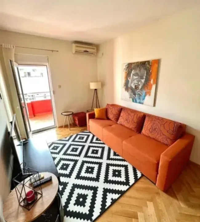Izdavanje, jednosoban stan, 40m², Blok 9, Podgorica