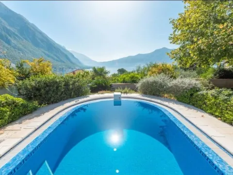 Prodaja, kuća, 305m², Orahovac, Kotor - image 2