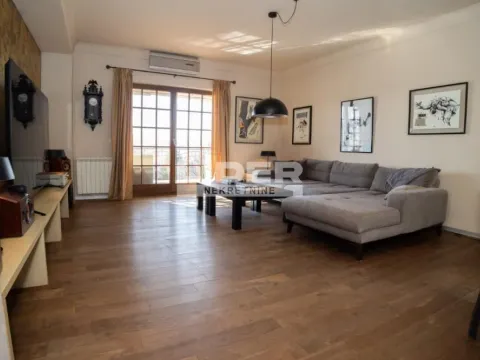 Izdavanje, stan, 200m², Savski Venac, Beograd - image 1