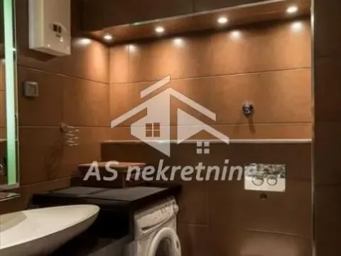 Izdavanje, četvorosoban stan, 87m², Stari Grad, Beograd - image 12