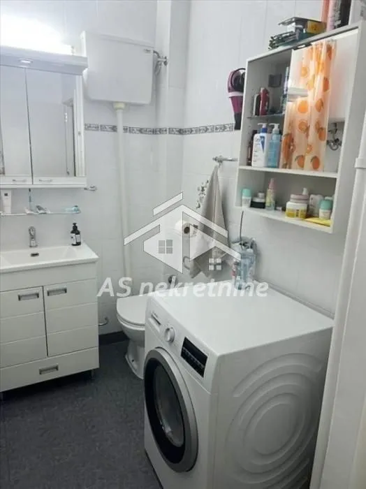 Izdavanje, četvorosoban stan, 100m², Brace Jerković, Voždovac Sve Podlokacije