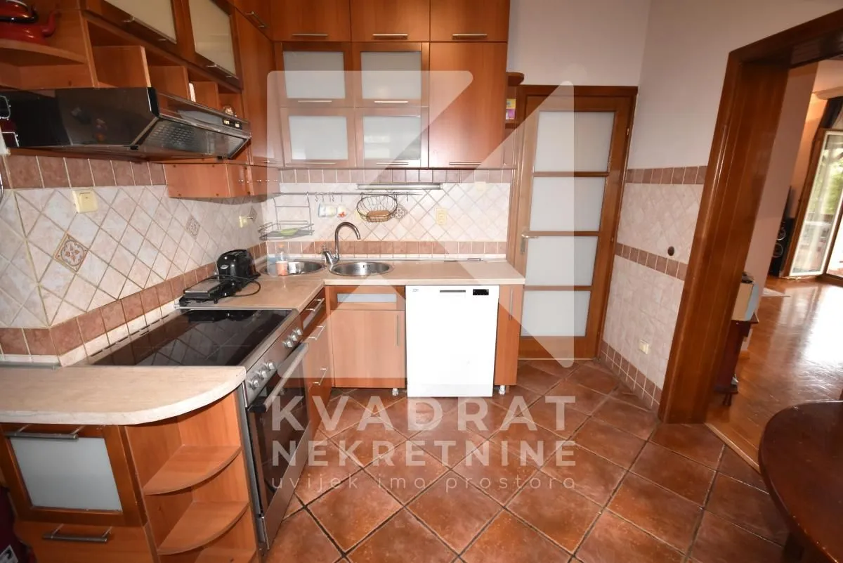 Rent, house, 300m², Ibričevina, Podgorica