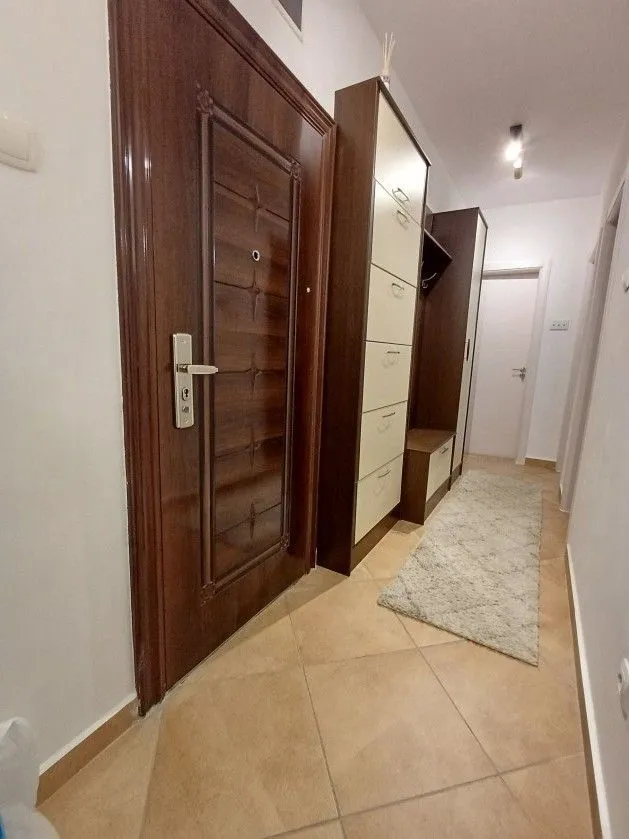 Izdavanje, trosoban stan, 59m², 1 maj, Podgorica