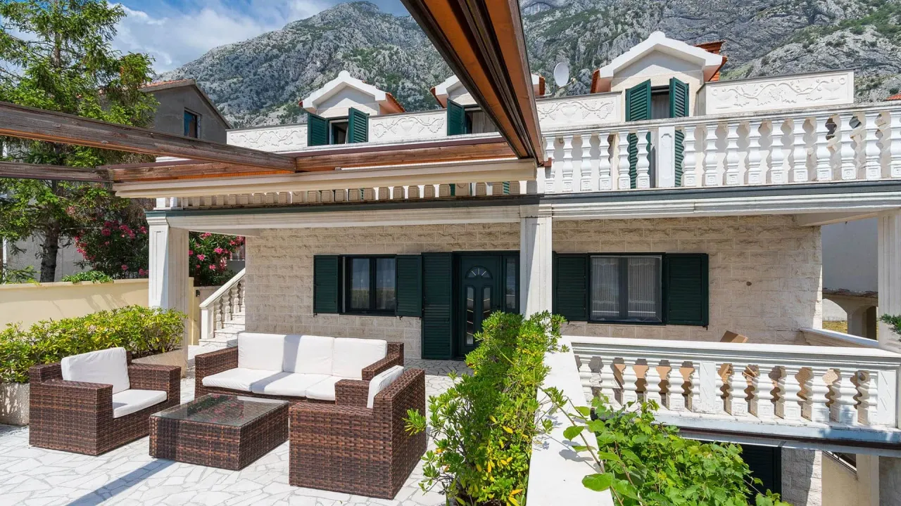 Sale, house, 365m², Dobrota, Kotor