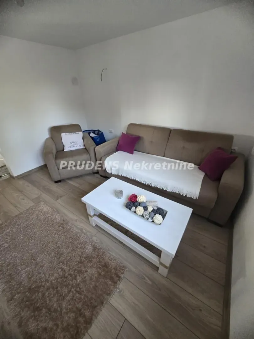 Living room with a sofa set and a coffee table.