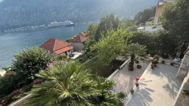 Sale, house, 200m², Prčanj, Kotor