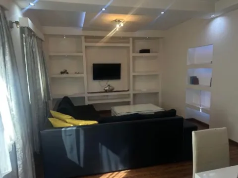 Izdavanje, dvosoban stan, 75m², Konik, Podgorica