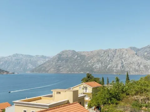 Sale, three bedroom apartment, 208m², Dobrota, Kotor - image 14