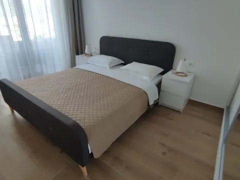 Rent, two bedroom apartment, 69m², Budva, Crna Gora - image 5