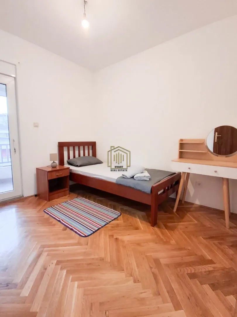 Izdavanje, dvosoban stan, 75m², Blok 9, Podgorica