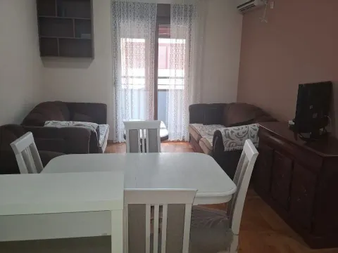 Izdavanje, jednosoban stan, 41m², Stari Aerodrom, Podgorica