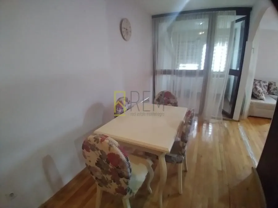 Prodaja, dvosoban stan, 76m², Blok 5, Podgorica