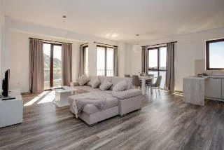 Izdavanje, trosoban stan, 140m², Rafailovići, Budva