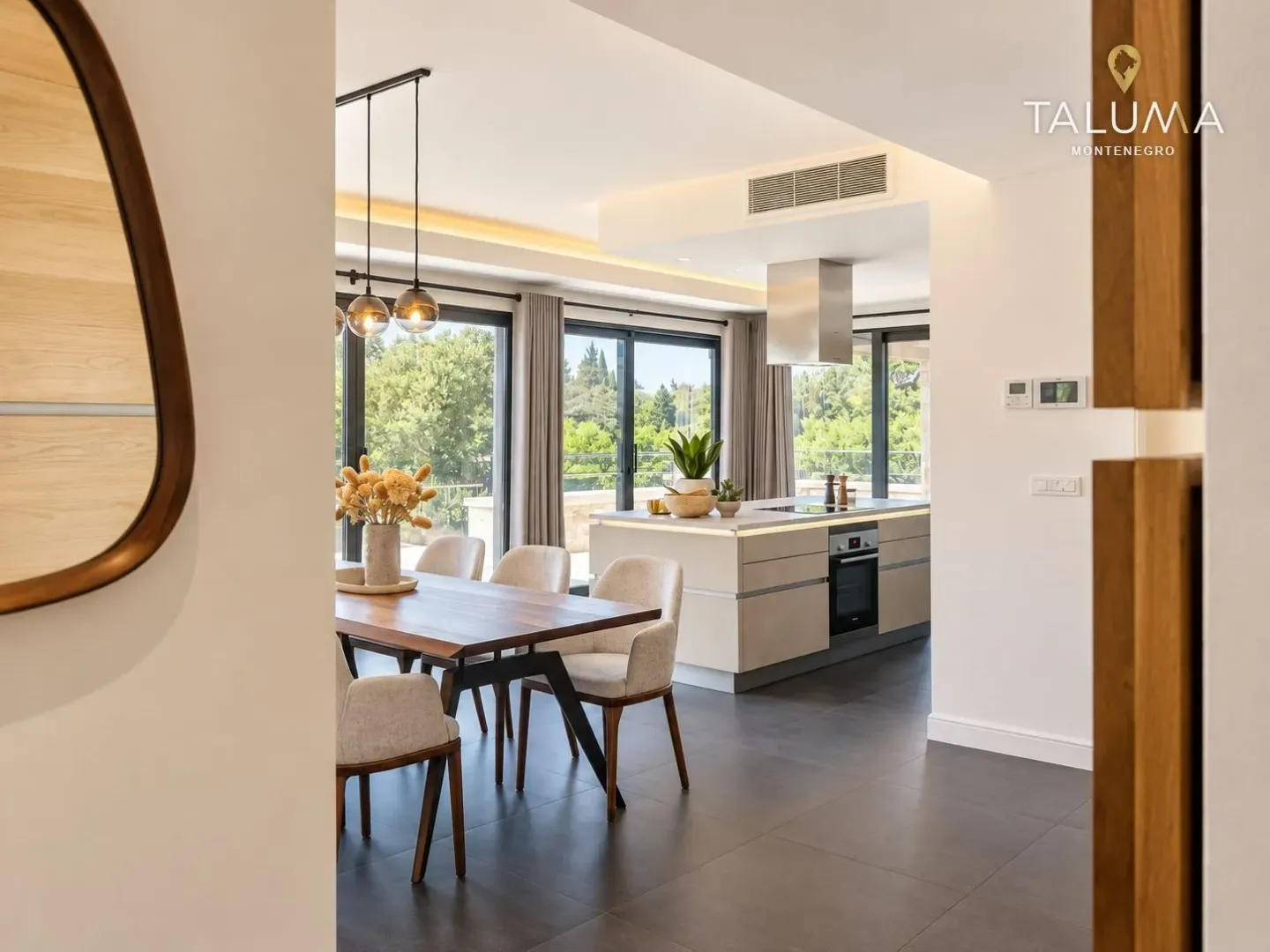 Modern kitchen with dining area and access to the terrace.