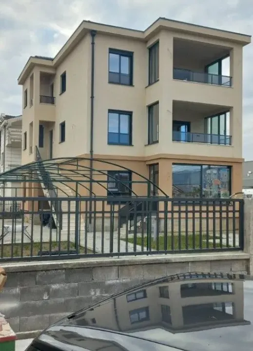 Prodaja, kuća, 270m², Gornja Gorica, Podgorica