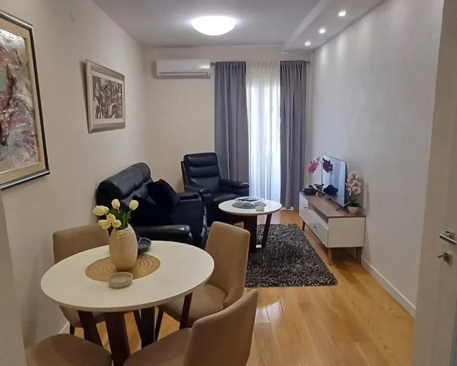 Izdavanje, stan, 40m², Central Point, Podgorica