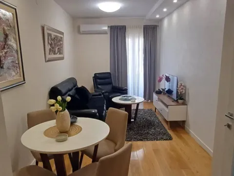 Izdavanje, stan, 40m², Central Point, Podgorica - image 1