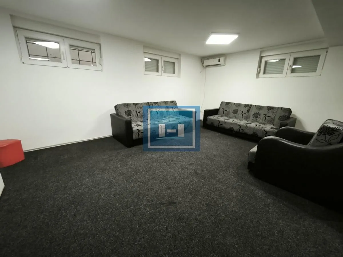 Prodaja, četvorosoban stan, 82m², Centar, Ćuprija