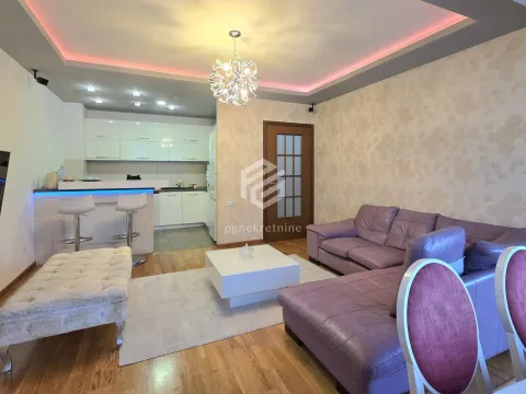 Rent, two bedroom apartment, 75m², City Kvart, Podgorica - image 4