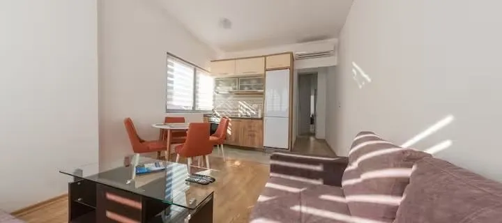 Izdavanje, jednosoban stan, 40m², Centar, Budva