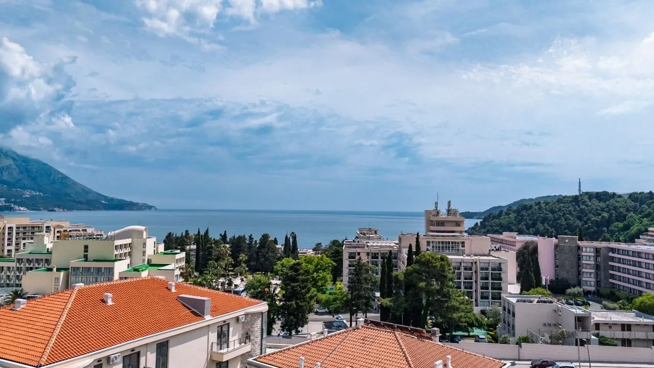 Sale, two bedroom apartment, 70m², Bečići, Budva