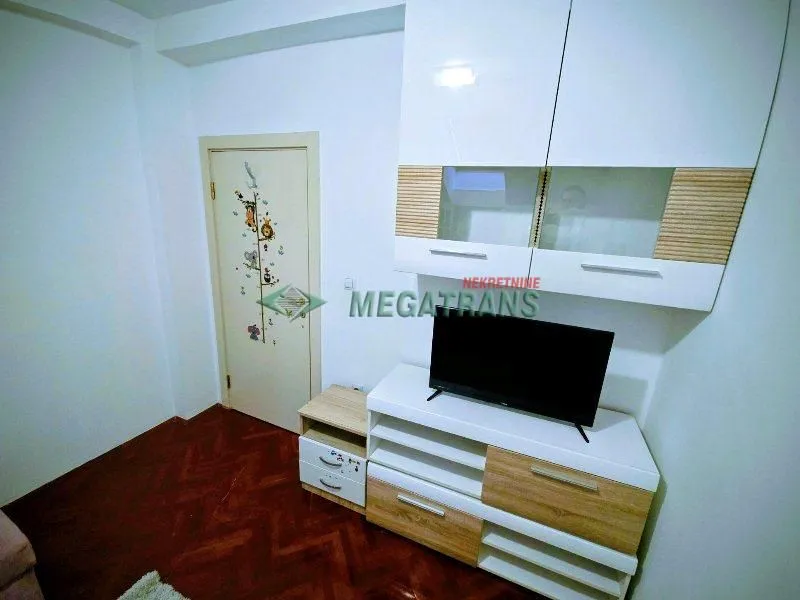 Izdavanje, trosoban stan, 80m², Adamovićevo Naselje, Novi Sad Sve Podlokacije